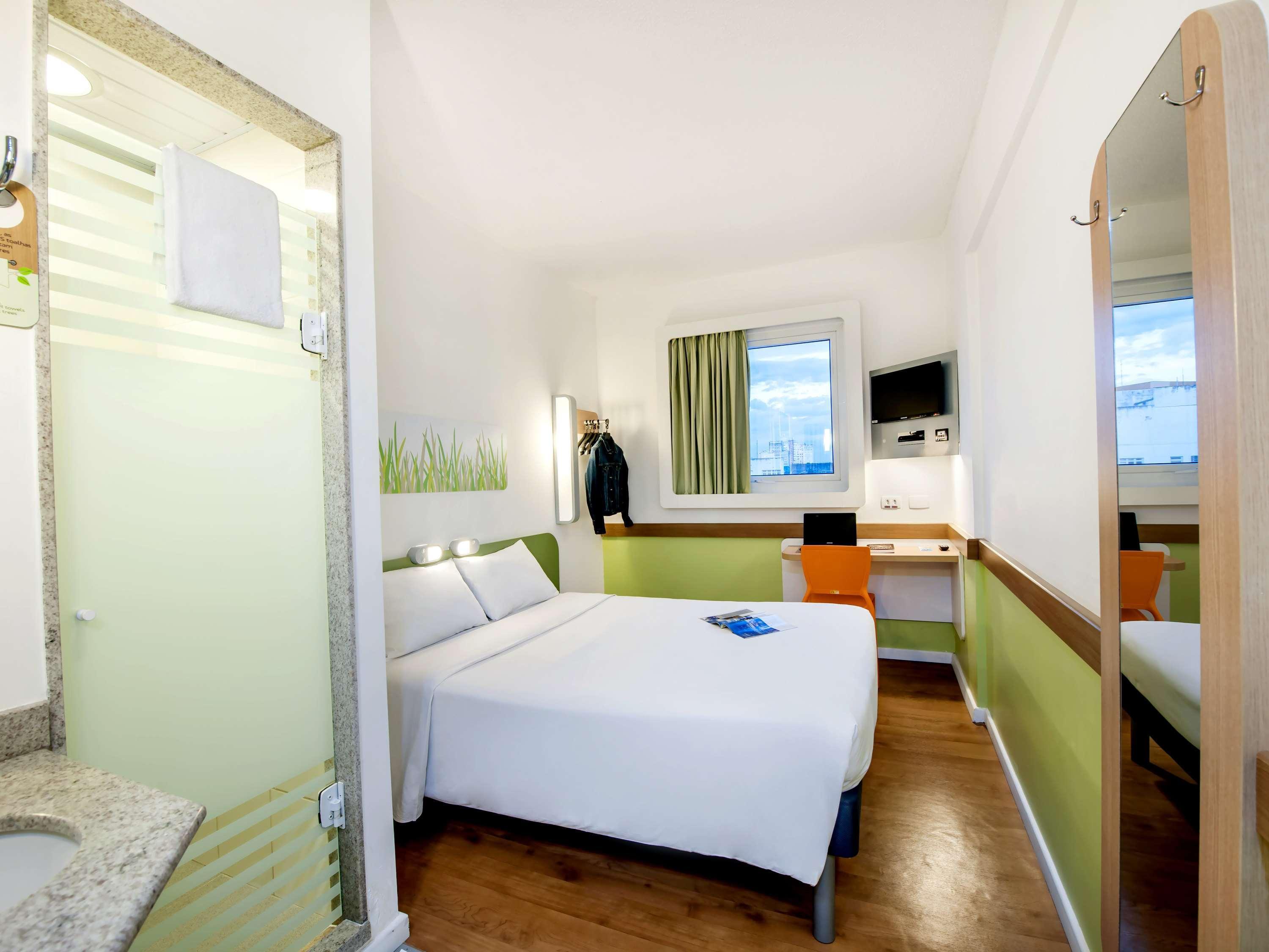 Отель Ibis Budget Porto Alegre - Supereconomico Экстерьер фото