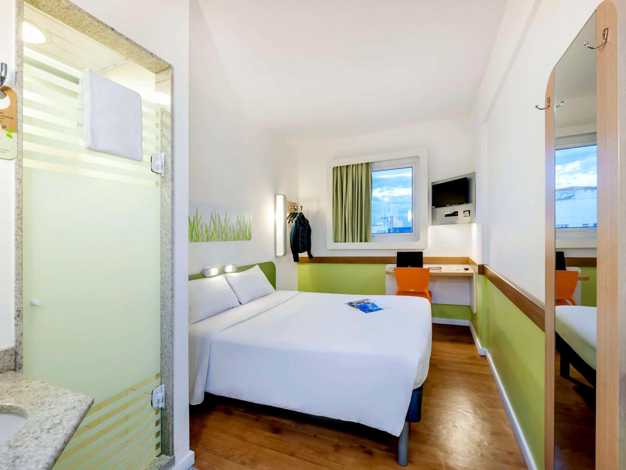 Отель Ibis Budget Porto Alegre - Supereconomico Экстерьер фото