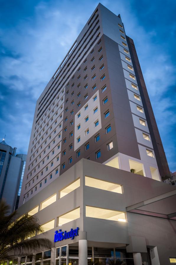 Отель Ibis Budget Porto Alegre - Supereconomico Экстерьер фото